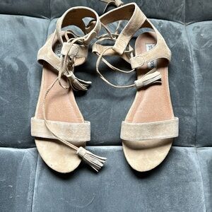 Steve Madden beige suede sandals